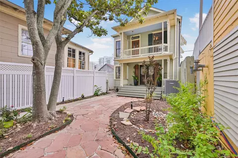 611 Church St, Galveston, TX 77550
