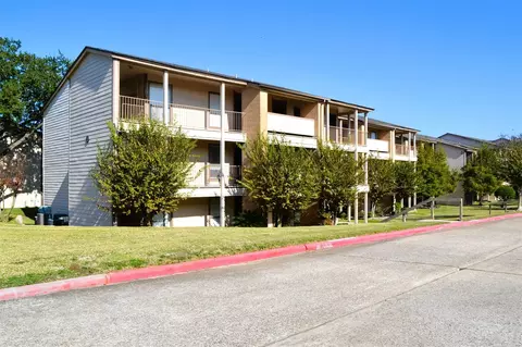 102 Lakeview Ter #D, Montgomery, TX 77356
