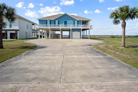 1813 Laguna Harbor Estate Blvd, Port Bolivar, TX 77650
