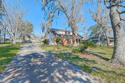 444 Southern Oaks Dr, Lake Jackson, TX 77566