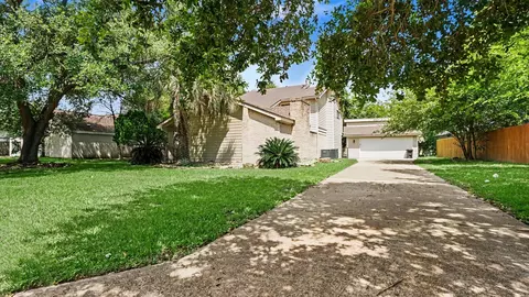 Exterior - 8223 Magnolia Glen Dr, Humble, TX 77346 photo 2 of 4