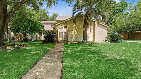 Exterior - 8223 Magnolia Glen Dr, Humble, TX 77346 photo 1 of 4