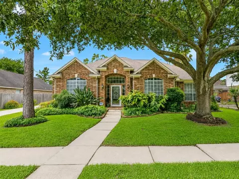 8403 Castle Pond Ct, Houston, TX 77095
