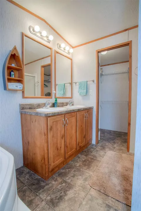 Bath - 179 Mercury Dr, Trinity, TX 75862 photo 2 of 6