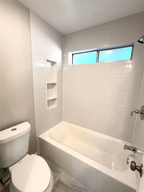 Bath - 25106 Collingtree Dr, Spring, TX 77389 photo 2 of 5