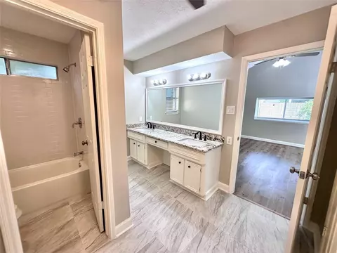 Bath - 25106 Collingtree Dr, Spring, TX 77389 photo 3 of 5