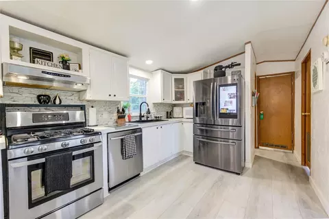Kitchen - 15401 Stoltje Dr, Conroe, TX 77306 photo 3 of 6