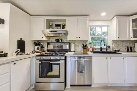 Kitchen - 15401 Stoltje Dr, Conroe, TX 77306 photo 2 of 6