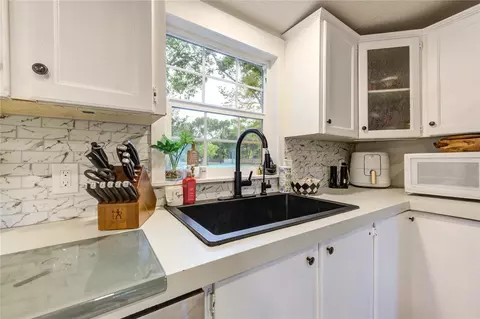 Kitchen - 15401 Stoltje Dr, Conroe, TX 77306 photo 4 of 6