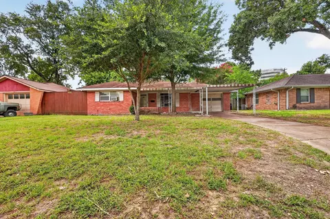 1007 W 30th St, Houston, TX 77018