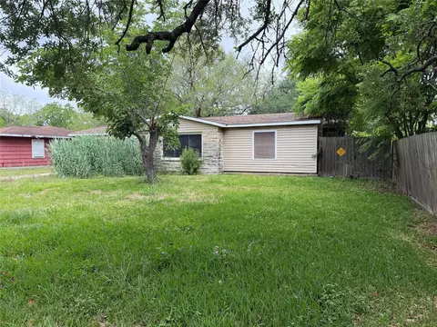 1110 18th Ave N, Texas City, TX 77590