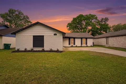 614 Leicester Ln, Houston, TX 77034