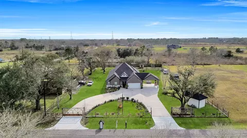 5414 Huepers St, Alvin, TX 77511