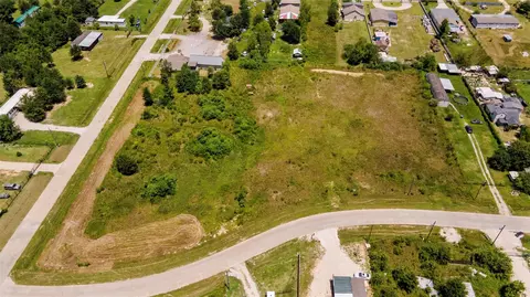 975 County Road 3548, Cleveland, TX 77327