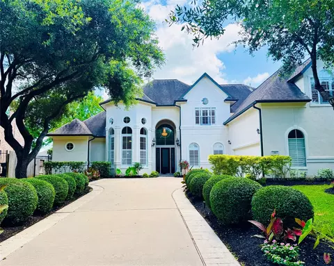 24 Saint Christopher Ct, Sugar Land, TX 77479