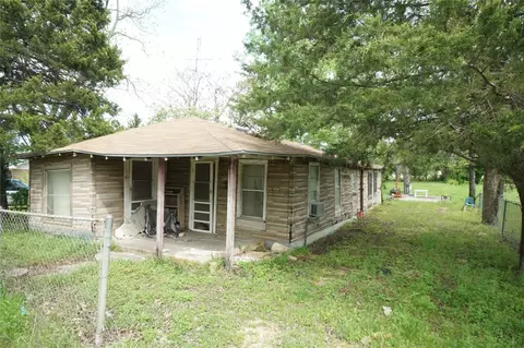 1003 N Jefferson Ave, Cameron, TX 76520