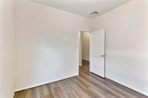 Bedroom - 426 Kickapoo Dr, Anahuac, TX 77514 photo 6 of 7