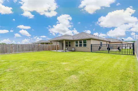 Exterior - 426 Kickapoo Dr, Anahuac, TX 77514 photo 4 of 5
