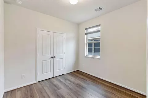 Bedroom - 426 Kickapoo Dr, Anahuac, TX 77514 photo 5 of 7