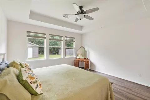 Bedroom - 426 Kickapoo Dr, Anahuac, TX 77514 photo 3 of 7