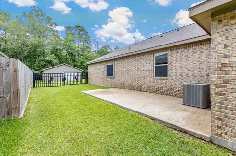 Exterior - 426 Kickapoo Dr, Anahuac, TX 77514 photo 3 of 5