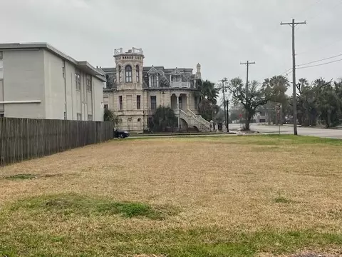 1628 Sealy St, Galveston, TX 77550