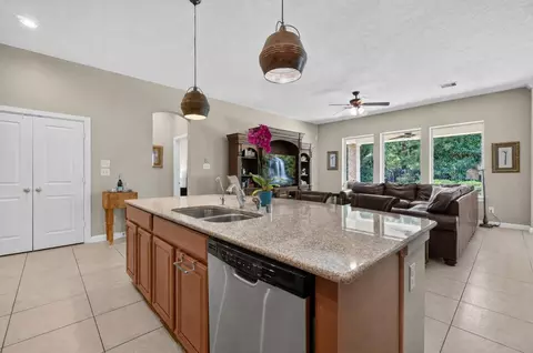 Kitchen - 31578 Ember Trail Ln, Spring, TX 77386 photo 4 of 4
