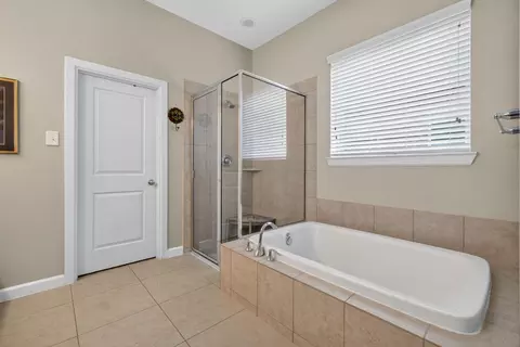 Bath - 31578 Ember Trail Ln, Spring, TX 77386 photo 3 of 5