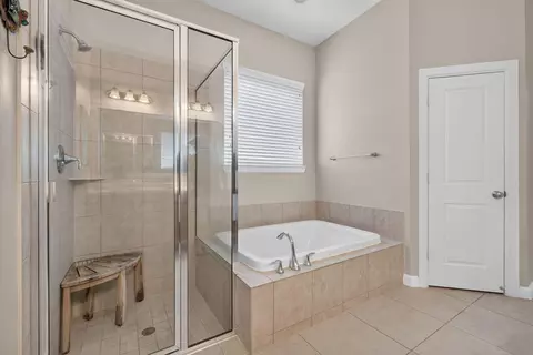 Bath - 31578 Ember Trail Ln, Spring, TX 77386 photo 4 of 5