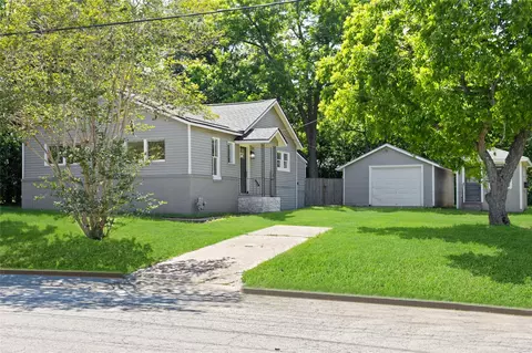 620 S Bell St, Bellville, TX 77418