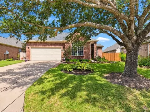 2404 S Venice Dr, Pearland, TX 77581
