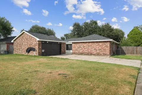 10119 Stonemont Rd, La Porte, TX 77571