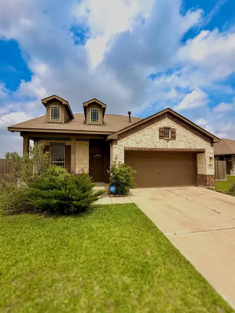 101 White Wing Ln, Sealy, TX 77474