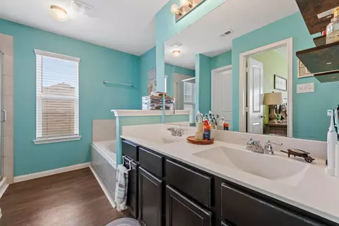 Bath - 979 Crossing Dr, Bryan, TX 77803 photo 1 of 1