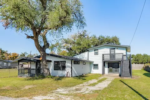 640 Whitten St, Clute, TX 77531