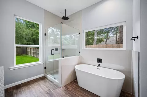 Bath - 7 Pilot Pt, Conroe, TX 77304 photo 7 of 10