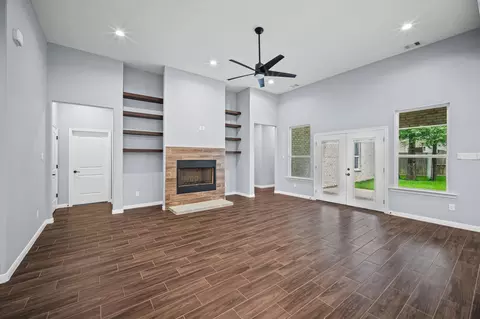 Living - 7 Pilot Pt, Conroe, TX 77304 photo 1 of 3