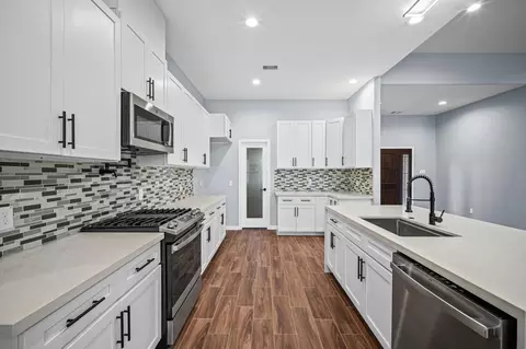 Kitchen - 7 Pilot Pt, Conroe, TX 77304 photo 3 of 3