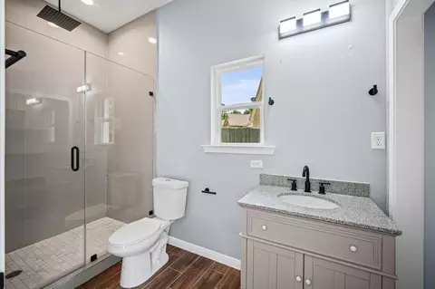 Bath - 7 Pilot Pt, Conroe, TX 77304 photo 3 of 10