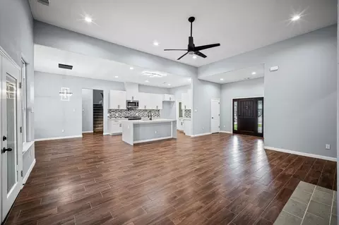 Living - 7 Pilot Pt, Conroe, TX 77304 photo 2 of 3
