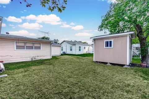 Exterior - 913 Maple Ave, Pasadena, TX 77506 photo 6 of 6