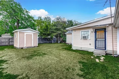 Exterior - 913 Maple Ave, Pasadena, TX 77506 photo 4 of 6