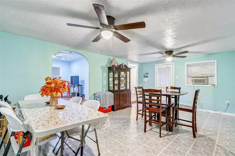 Dining - 913 Maple Ave, Pasadena, TX 77506 photo 3 of 3