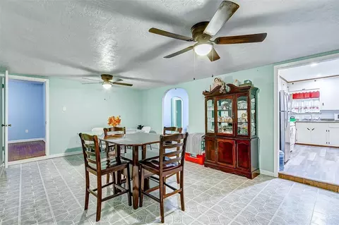Dining - 913 Maple Ave, Pasadena, TX 77506 photo 1 of 3
