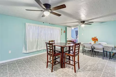 Dining - 913 Maple Ave, Pasadena, TX 77506 photo 2 of 3