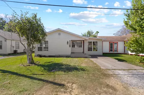 1006 Montgomery St, Port Neches, TX 77651