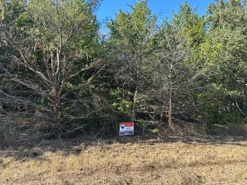 223 Houston Ave, Somerville, TX 77879
