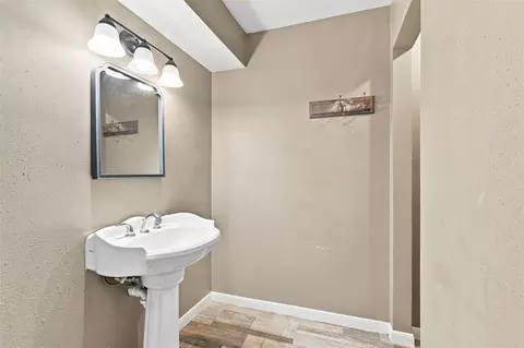 Bath - 7714 Kleingreen Ln, Spring, TX 77379 photo 2 of 4