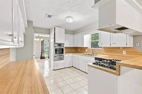 Kitchen - 7714 Kleingreen Ln, Spring, TX 77379 photo 2 of 2