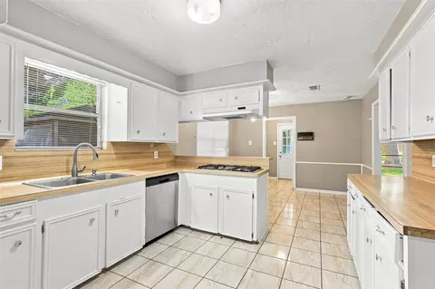 Kitchen - 7714 Kleingreen Ln, Spring, TX 77379 photo 1 of 2